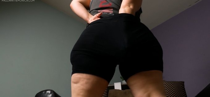 1 pic. Sometimes the most normal things just turn me on. Like squats and digging a wedgy out of my massive