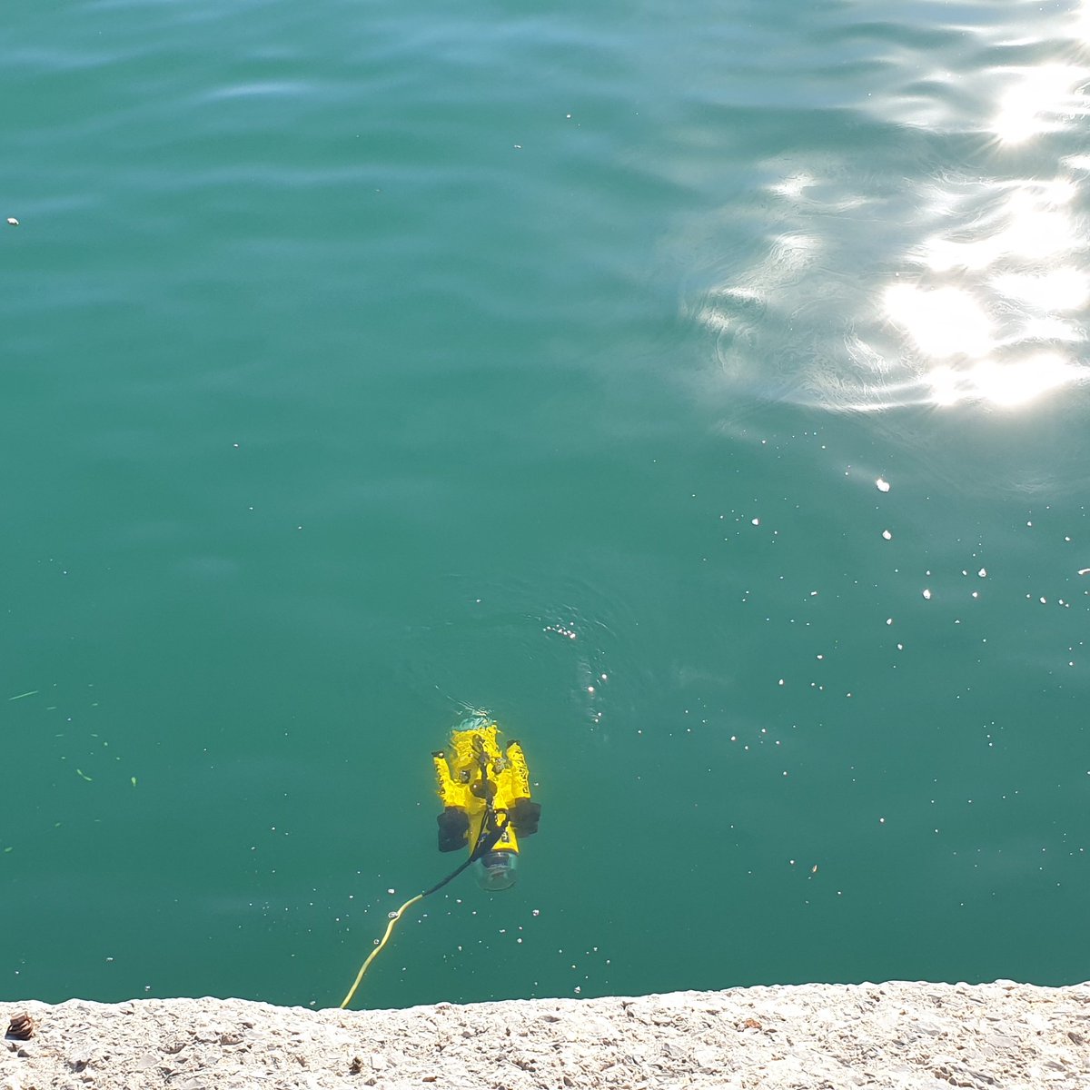 CmrlForth's tweet photo. Δοκιμαστική επίδειξη στο λιμάνι Ηρακλείου mini τηλεχειριζόμενου υποβρυχίου #ROV. Το @CmrlForth ως μέλος της εθνικής Ερευνητικής Υποδομής Πολιτιστικής Κληρονομιάς (HELLAS-CH) εξασφάλισε τη χρηματοδότηση του για εφαρμογές με αντικείμενο την #maritime #surveillance #safety #heritage https://t.co/BjTWDTzP91