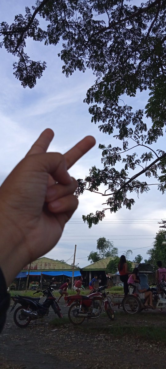 ClaeeG's tweet image. Waiting 👣