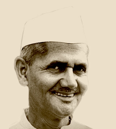 October 2 is the birth anniversary of  #LalBahadurShastriJi the man who gave the immortal slogan "Jai Jawan Jai Kisan" to enthuse the soldiers to defend India and simultaneously cheering farmers to do their best to increase production of food grains to reduce dependence on import.