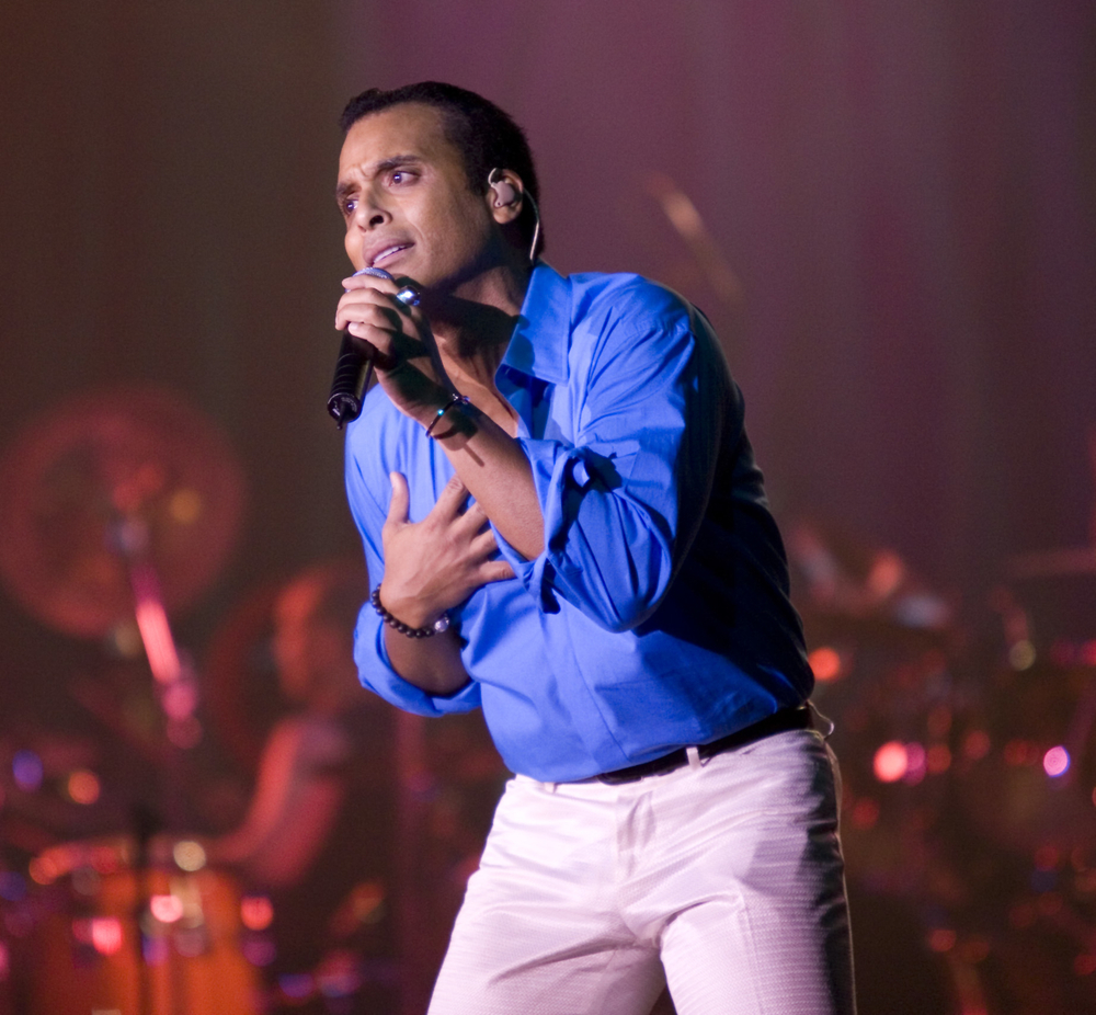 One of the most underrated singers from the early 90\s has a birthday today. happy birthday, Jon Secada (PR Photos)! 