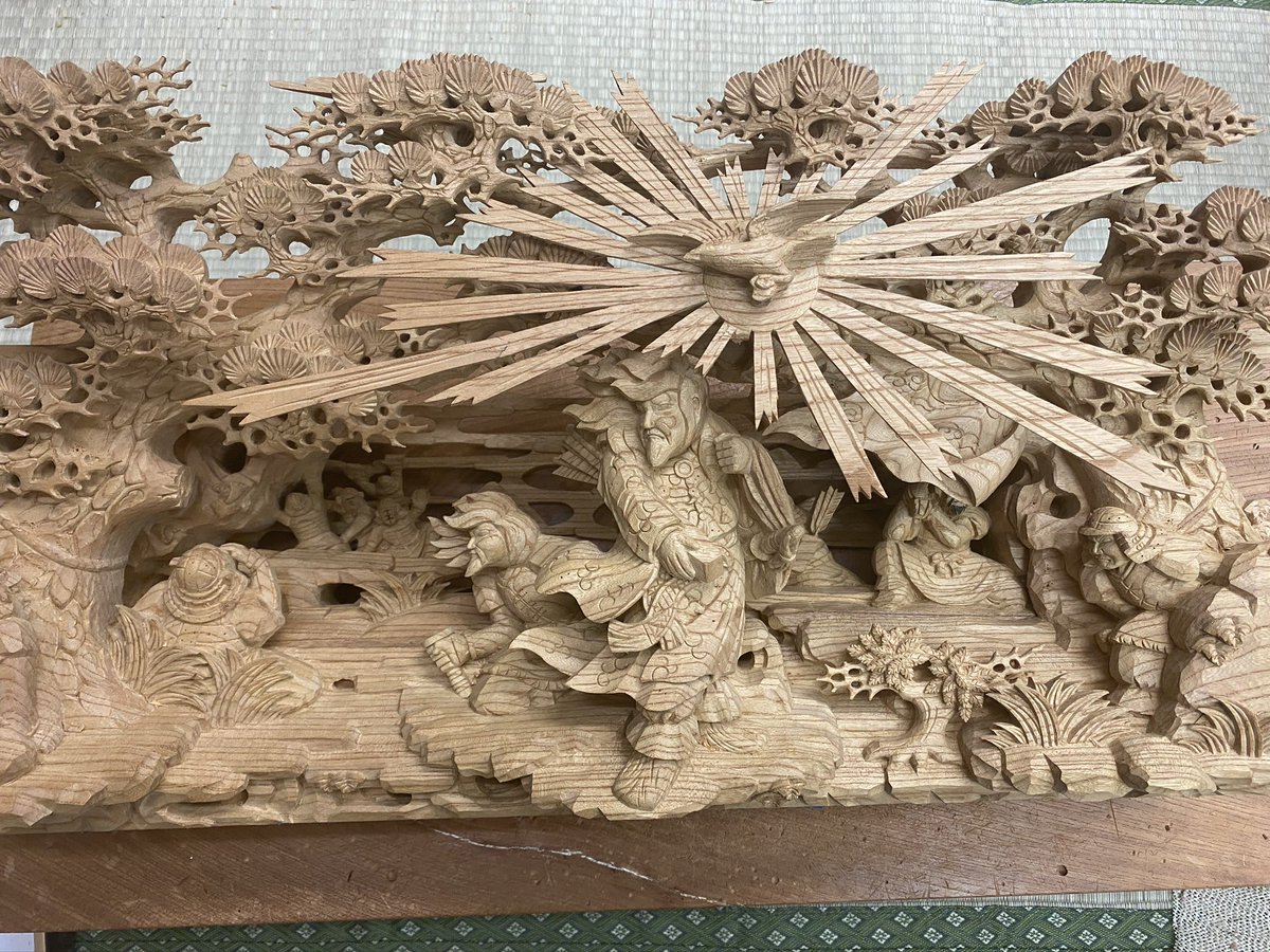syoya__y's tweet photo. 神武東征
八咫烏と御光には金箔が貼られています https://t.co/v5o9onKmcl