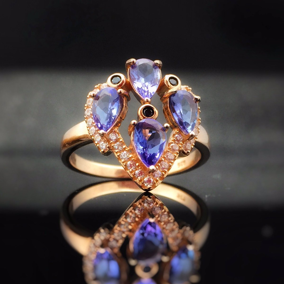 GraceofBlu's tweet photo. Stylish yet Simple .
✨✨✨
#engagementring #ring #rosegold #goldplated #925 #sterlingsilverjewelry #ringsling #promiserings #thailand #bangkok #jewelry #jewelrymaking #tanzanite #beautiful #simple #rose #gold #pearcut #tanzanitering #jewelryjunkie https://t.co/8ZUqoFQBNq