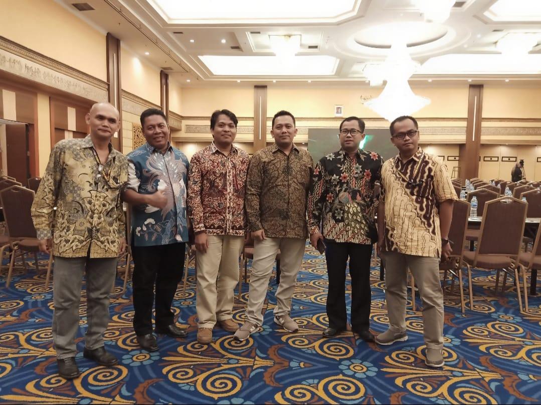 IsmailAZainuri's tweet photo. Ayo kita Bangga Buatan Indonesia.. #AyoBeliBatik utk pakaian harian kita semua
 @jokowi @halimiskandarnu @taufikmadjid71 @fachrilabalado @NursaidM @malik_haramain @imansyukri @SukoyoKasekpro @tppkemendes @Brigade01Arwan1 https://t.co/mciB7JJ0oA