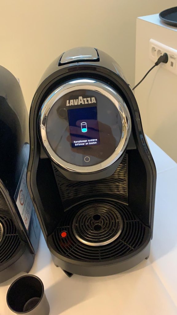 ThiboMuller's tweet photo. @LavazzaPro buongiorno, che succede quand abbiamo questo messagio ? Cosa devo fare ? https://t.co/e8pANrdgpn