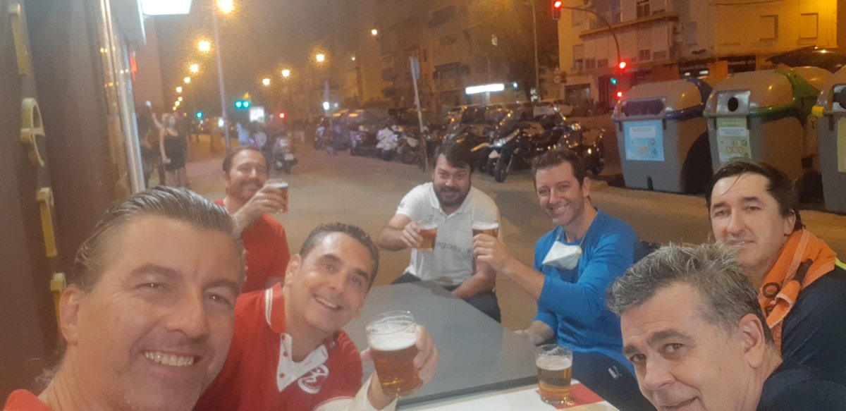 VBMSEVILLA's tweet photo. Otro entrenamiento más. De momento no somos muchos pero esperamos que se incorporen el resto poco a poco. Ayer nos acordamos de nuestro Juan Carlos Marin Caffarena para que se recupere pronto y pueda volver a las pistas lo antes posible. Vamos Veteranos... https://t.co/t7ZqGK7HuY