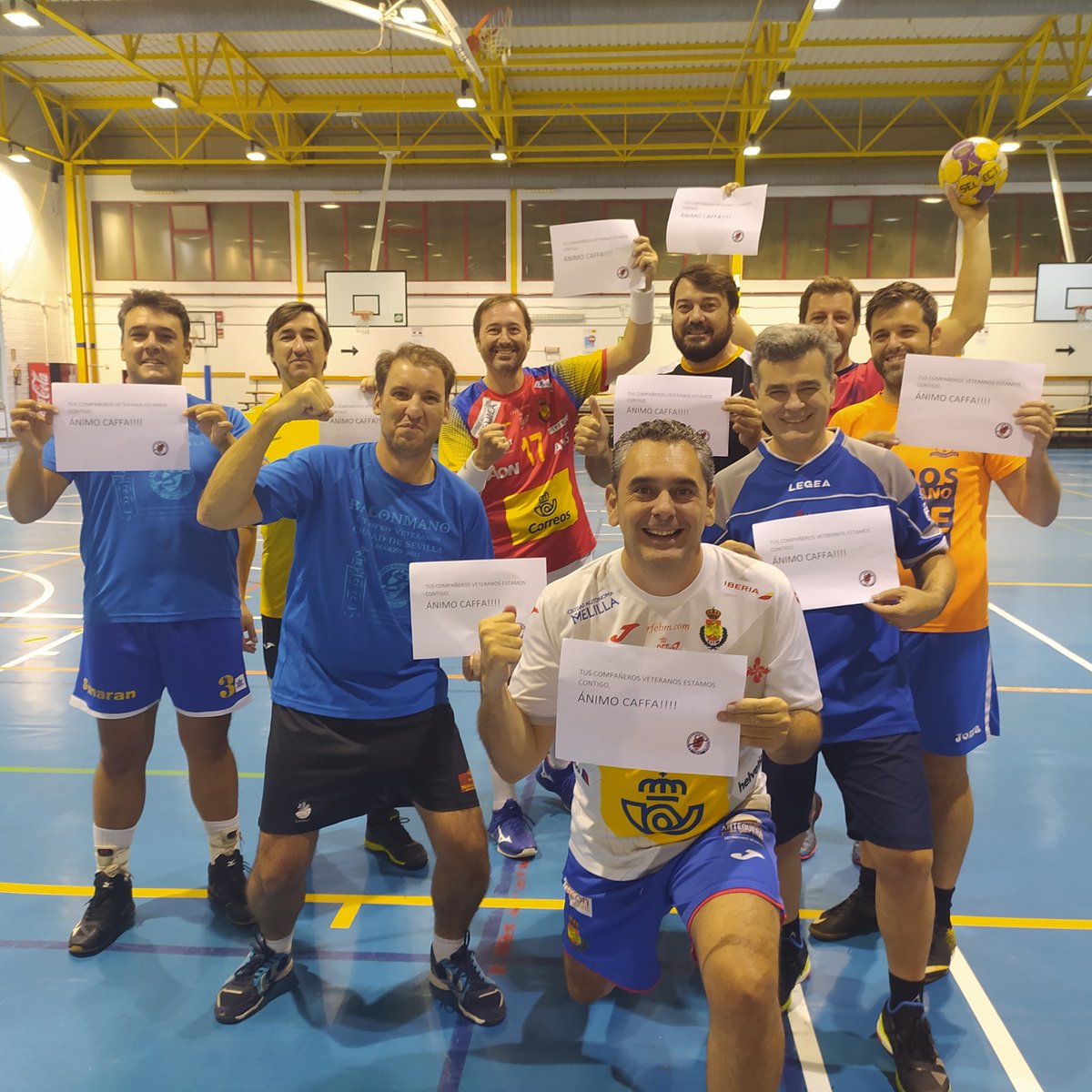 VBMSEVILLA's tweet photo. Otro entrenamiento más. De momento no somos muchos pero esperamos que se incorporen el resto poco a poco. Ayer nos acordamos de nuestro Juan Carlos Marin Caffarena para que se recupere pronto y pueda volver a las pistas lo antes posible. Vamos Veteranos... https://t.co/t7ZqGK7HuY