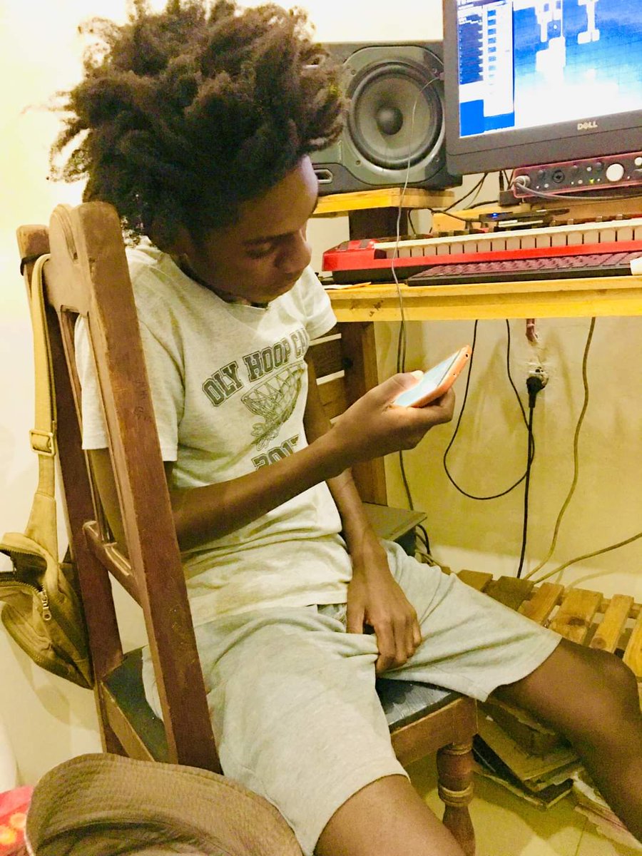 AvoxWeezy's tweet photo. Sumido mas trabalhando firme 👇🎶🎬🚀 https://t.co/HdjY1hauVZ