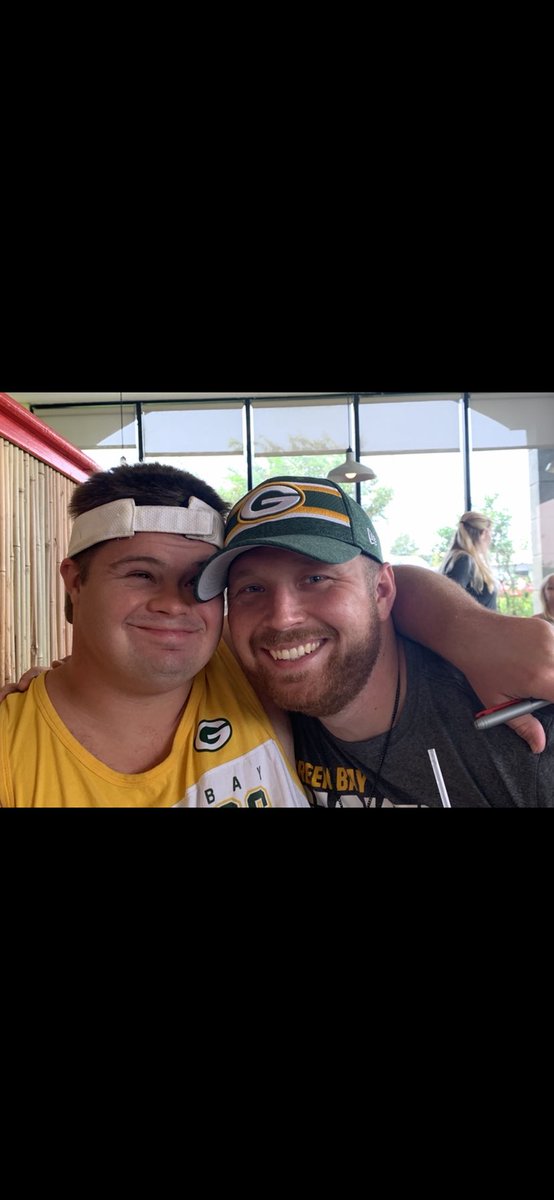 BatcherJustin's tweet image. Happy Birthday to this guy right here! The only person that can make you smile no matter what kind of day you had! I hope you have a great birthday little bro and I love you! 🎉 🎈 🎊