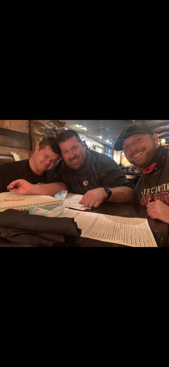 BatcherJustin's tweet image. Happy Birthday to this guy right here! The only person that can make you smile no matter what kind of day you had! I hope you have a great birthday little bro and I love you! 🎉 🎈 🎊