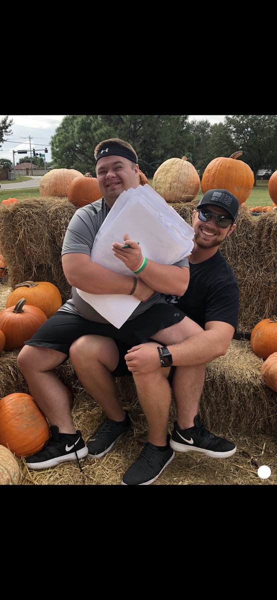 BatcherJustin's tweet image. Happy Birthday to this guy right here! The only person that can make you smile no matter what kind of day you had! I hope you have a great birthday little bro and I love you! 🎉 🎈 🎊