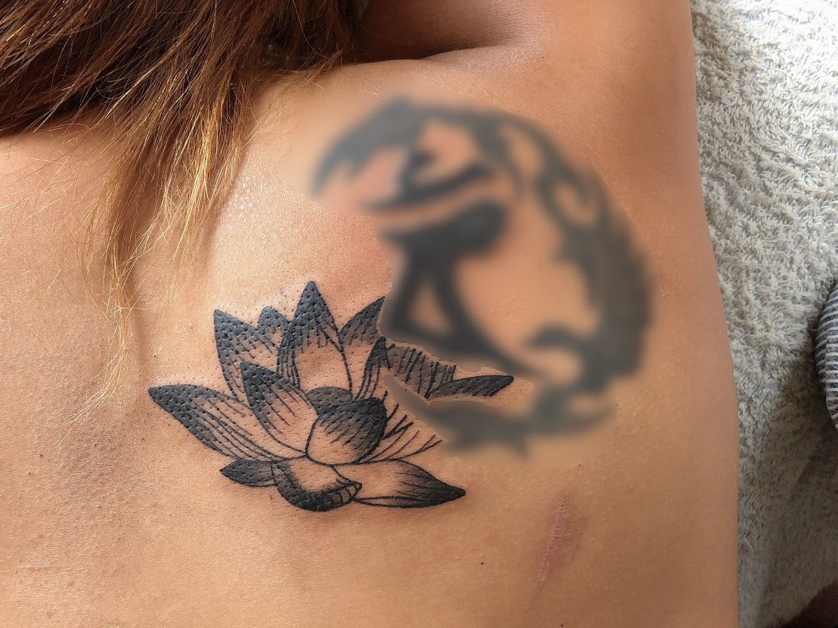 ちむぞぉ 別の方が彫ったデザインに合わせて 蓮の花を追加 Tattoo タトゥー 刺青 大阪 門真 蓮の花 蓮