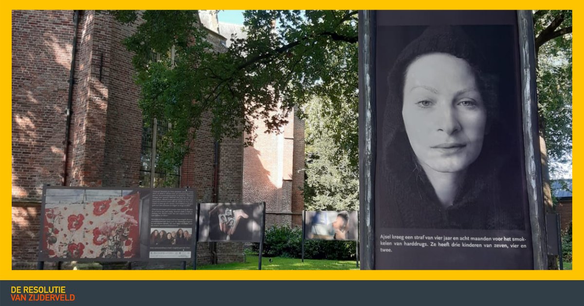 Voor Museum IJsselstein hebben we een serie foto's afgedrukt op grote houten panelen. De foto's zijn gemaakt door Bernadet de Prins. Op bernadetdeprins.nl/portfolio/vrou… kun je meer lezen over het project. De foto's zijn ook te zien en ervaren in het Kronenburgplantsoen in IJsselstein.