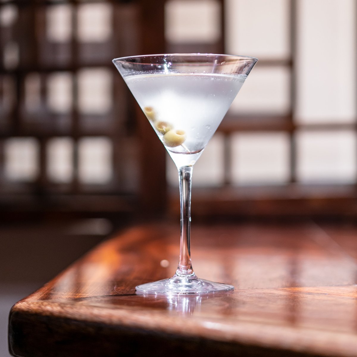 SarovaStanley's tweet photo. Shaken, stirred, on the rocks -The choice is yours! 
Join us at #ExchangeBar as we kick-start the weekend! https://t.co/B8LsRDExAM