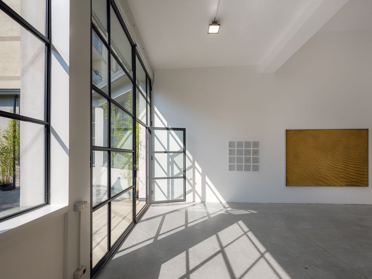 Maximum cleanliness of shapes, light, art.
FerroFinestra illuminates the studio/home of a well-known Milanese artist.
Ph: Marco Zanta #mogs #steelwindows #ferrofinestra #serramenti