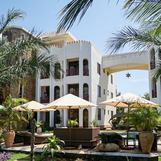 White sandy beaches and glamorous night life.Diani the place to be.Wapi? Amani Luxury apartments.
To book:0701867837📧info@cyanholidays.com
#feelthebreast 
#FridayThoughts 
#FridayMotivation 
#FridayFeeling 
#cyantours