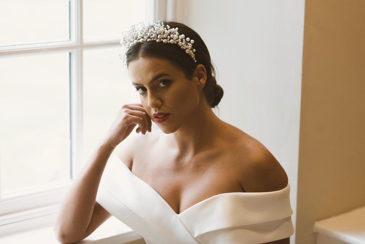 Sorry for the radio silence on our Twitter! We've been very busy behind the scenes with our latest Wild Romance collection ☆ catch up on our news over on our Instagram instagram.com/ariannatiaras

#designer #weddingplanning #hairaccessories