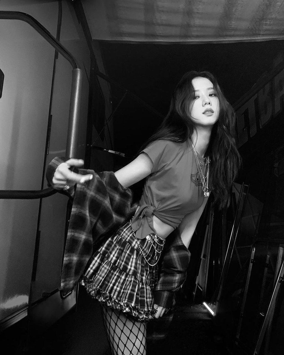 NosokLey's tweet photo. she's too pretty.  probably this is my paradise.
#LovesickGirls #JISOO https://t.co/yDm91xVmOn