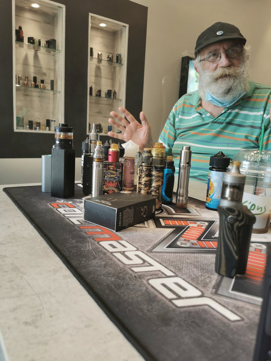 VapinGreek's tweet photo. Basically my friends, fuck cigarettes :) https://t.co/MDXTrlOvUC