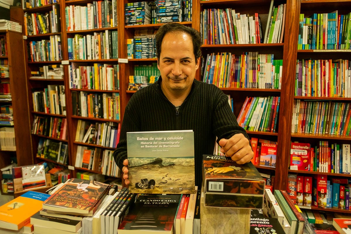 👇Radioreportaje con <a href="/JCPalmaMacias/">Juan Carlos Palma</a> y su estupendo libro "Baños de Mar y Celuloide: Historia del Cinematógrafo en Sanlúcar de Barrameda" Fotografía: Manu García lavozdelsur.es <a href="/CanalSurRadio/">Canal Sur Radio</a> <a href="/canalsur/">CanalSur</a> 
canalsur.es/multimedia.htm…