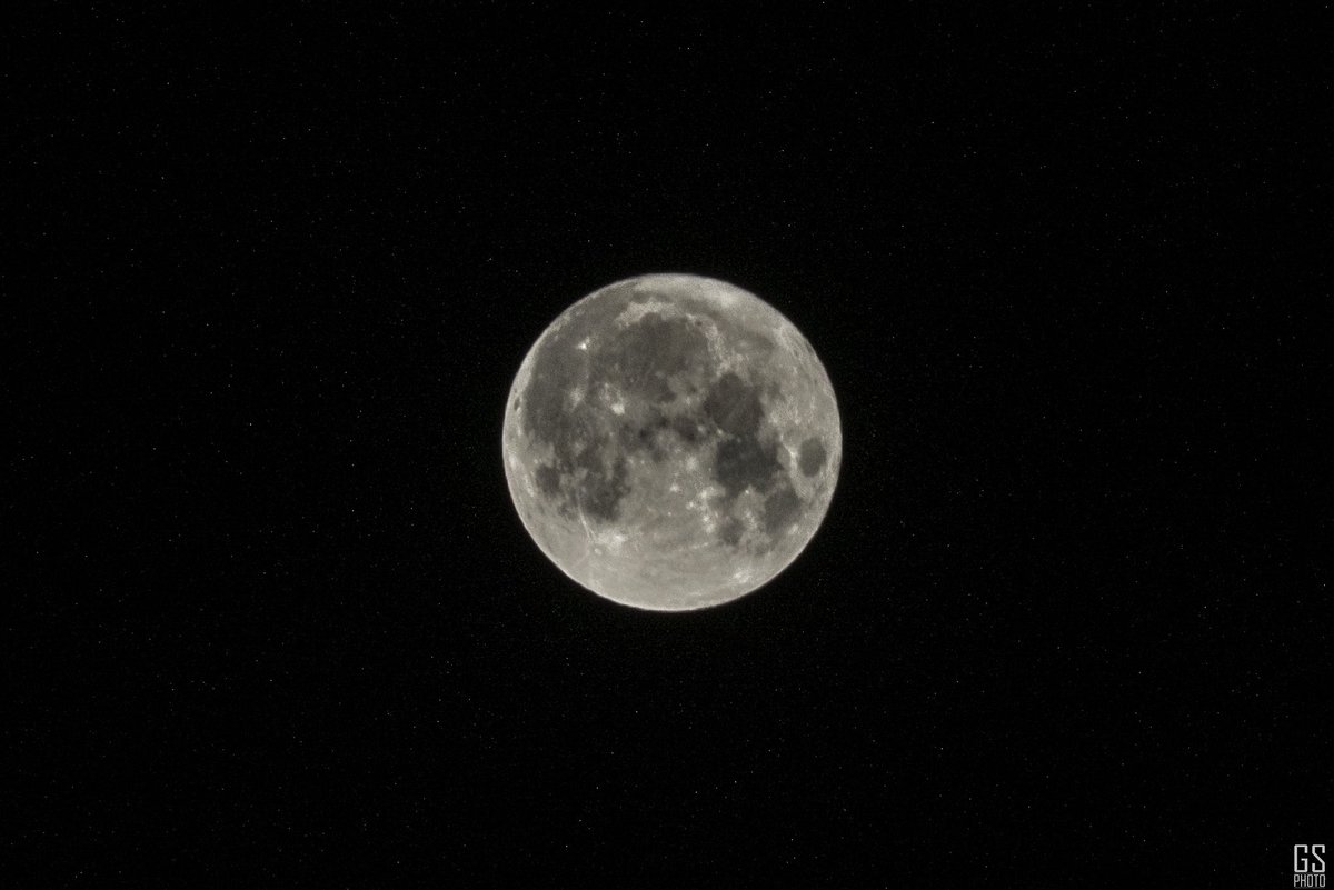 GabroMedia's tweet photo. @esa @astro_timpeake I did, from the Earth tho 🌕 https://t.co/WLoykRDu49