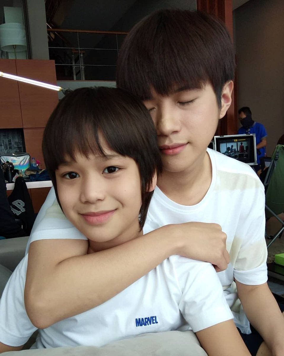 MUS_BOW's tweet photo. โอ๊ยย ทำไมน่ารักแบบนี้
เหมือนแฝดกันเลย น่าเด็กเกินไปแล้วเจ้าแปลน

#คนของแปลน #PlanRathavit 
#lbc2iscoming https://t.co/9hrdVQGFzO