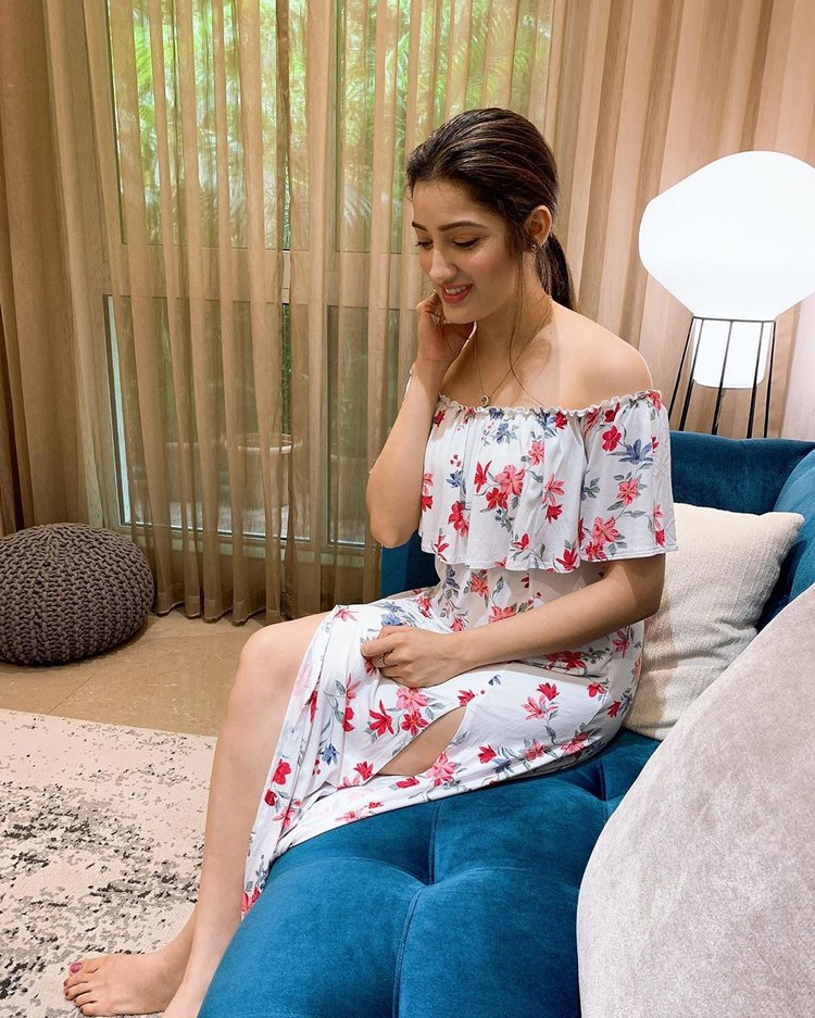 EjUWbxKU8AEoxpI?format=jpg&name=medium