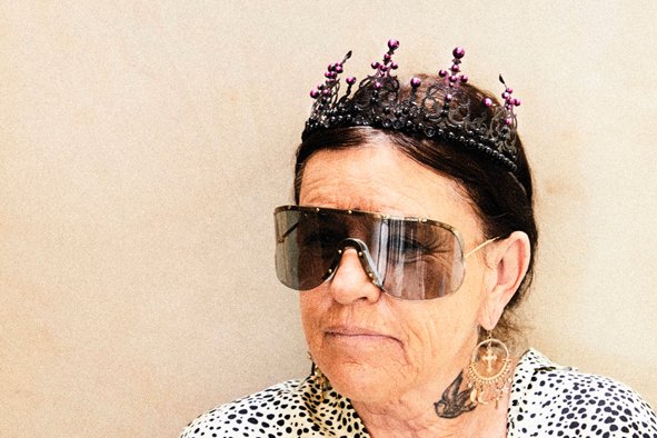 👑Dieses Interview ist jetzt schon Kult: Wir sprachen mit der legendäre Nachtpatrona Marianne Kohn, Geschäftsführerin der berühmten Wiener @loosbar  👑 über ihre Freunde <a href="/pinkfloyd/">Pink Floyd</a>, <a href="/marilynmanson/">Marilyn Manson</a>, Quentin Tarantino &amp; Falco. co-vienna.com/de/leute/die-k…