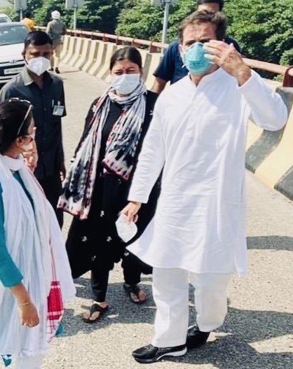 NayakRagini's tweet photo. हमारे जुनूँ का नतीजा ज़रूर निकलेगा 
इसी सियाह समुंदर से नूर निकलेगा...

#DalitLivesMatter 
#JusticeForIndiasDaughters https://t.co/zwWFXvIBce