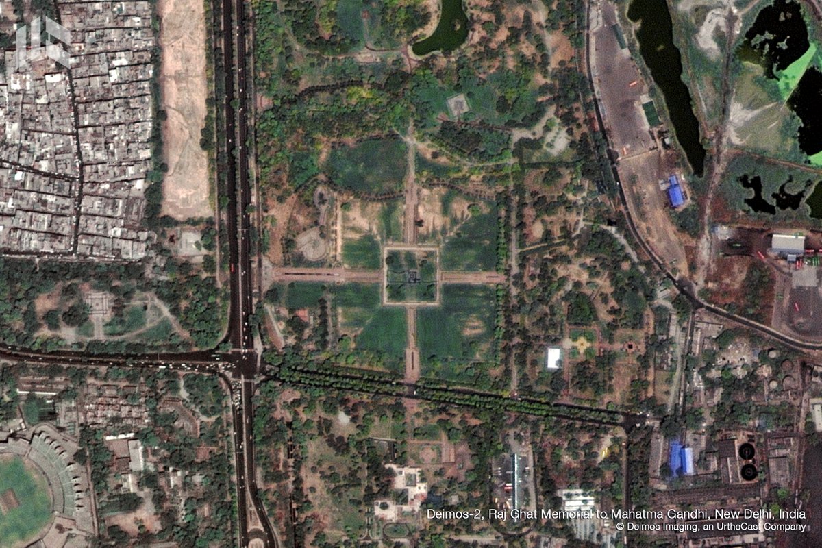 Today we commemorate #NonViolenceDay, on the birthday of #MahatmaGandhi, leader of the Indian independence movement and pioneer of the philosophy and strategy of non-violence. To honor him, we bring you the #RajGhat memorial in #NewDelhi as seen by #DEIMOS2 #EarthObservation
