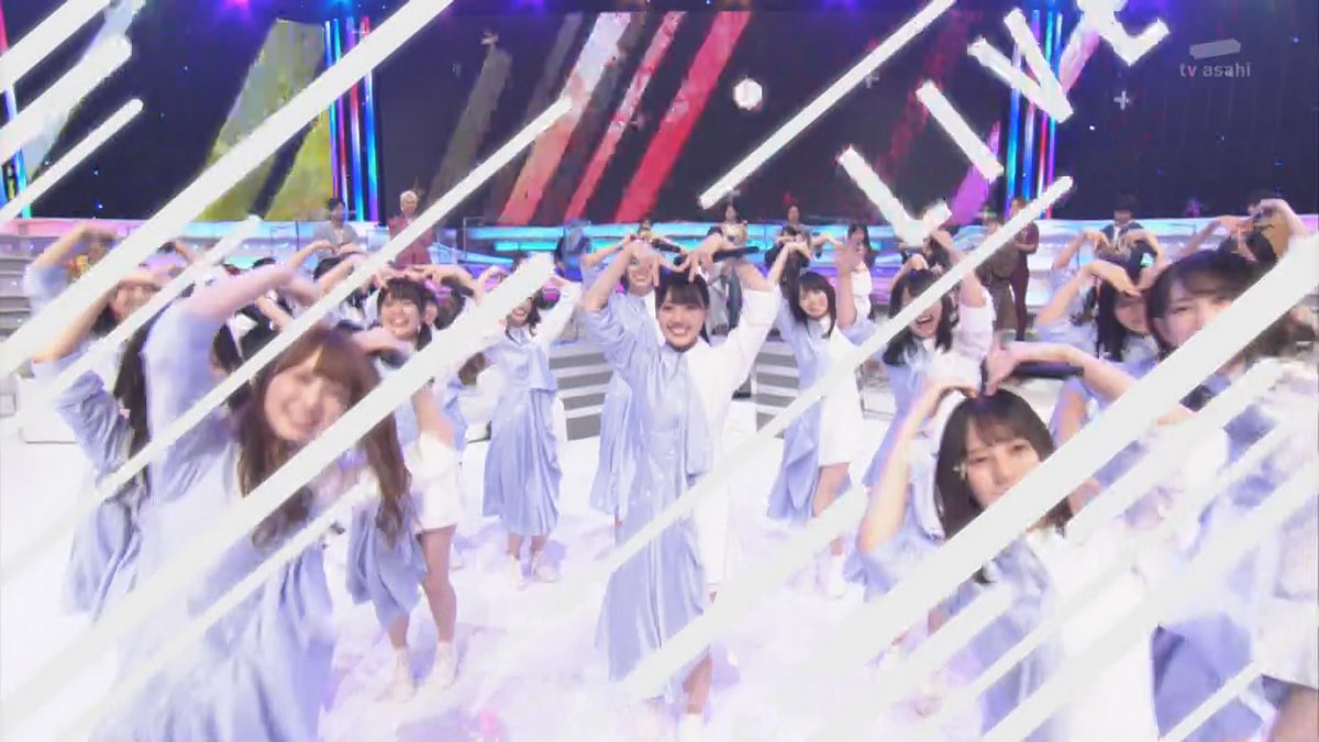 さかみち ぶれぶれ A Twitter 曲中に全員でmをやると言って Mステオープニング曲中に有言実行した日向坂46 アザトカワイイの曲中とは言ってないので 日向坂ぶっこみ 日向坂46 Mステ