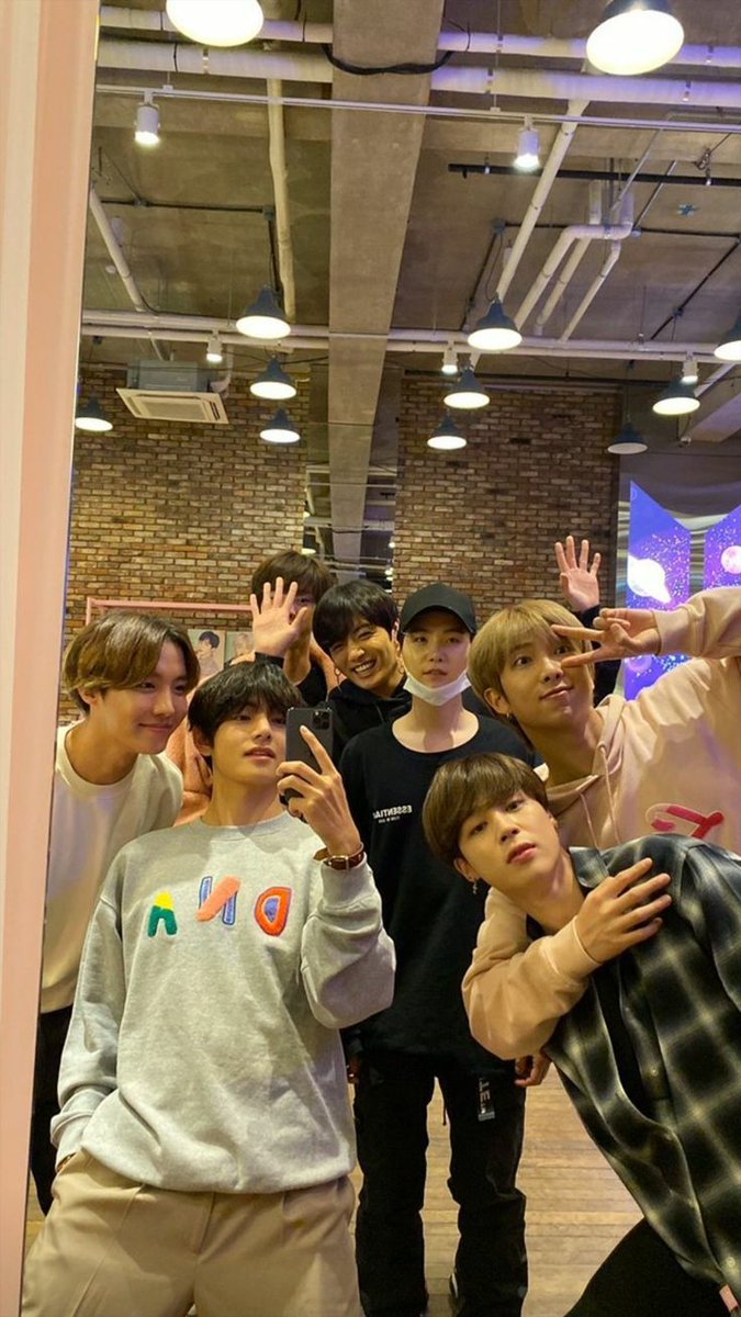 Noviafbrynt1's tweet photo. Help akun lama ke hapus:')
#ARMYFollwARMY https://t.co/N9cUBGcnas
