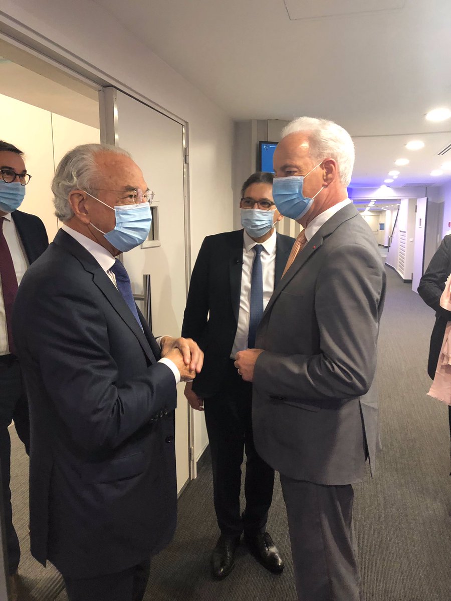 JeanArthuis's tweet photo. Au 75eme congrès des experts comptables, rencontre avec @alaingriset, ministre des PME. Avons évoqué le rôle des entreprises dans la formation des talents grâce à l’apprentissage. Dois le revoir à propos de la mobilité longue des apprentis et de l’action d’Euro App Mobility. https://t.co/Nf4HbFevEb