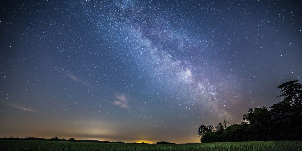 We're in an International Dark Skies Reserve and there's nothing better than stargazing in the hot tub at night while luxuriating in the soothing warm water! ⭐😍
.
#hottubheaven #southdownsnationalpark #BestSelfCateringInTheSouth
@premiercottages #luxuryselfcatering
.
📷 @sdnpa