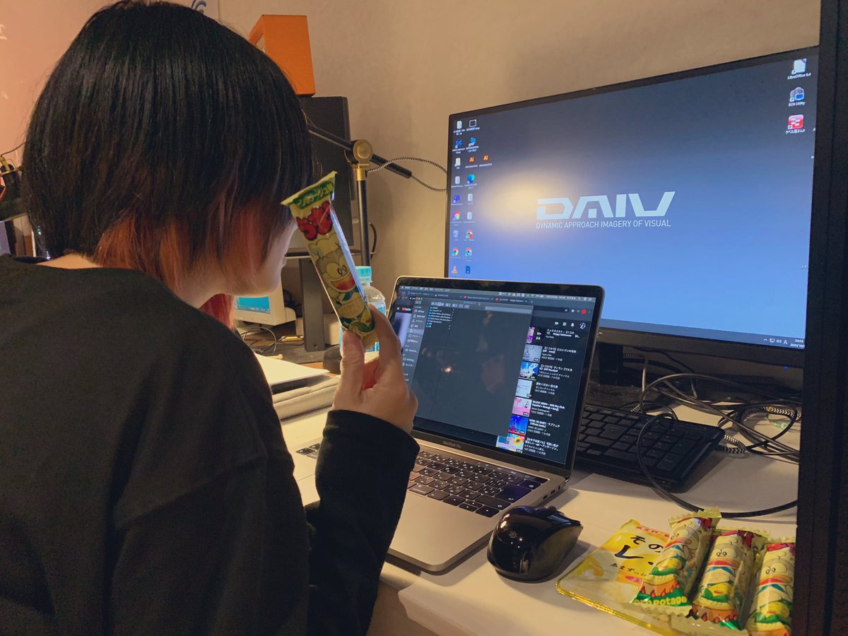 今からRECらしいわ。うまい棒食うて準備頑張っとる。みんな、リプで頑張れって言うたってくれへんか？