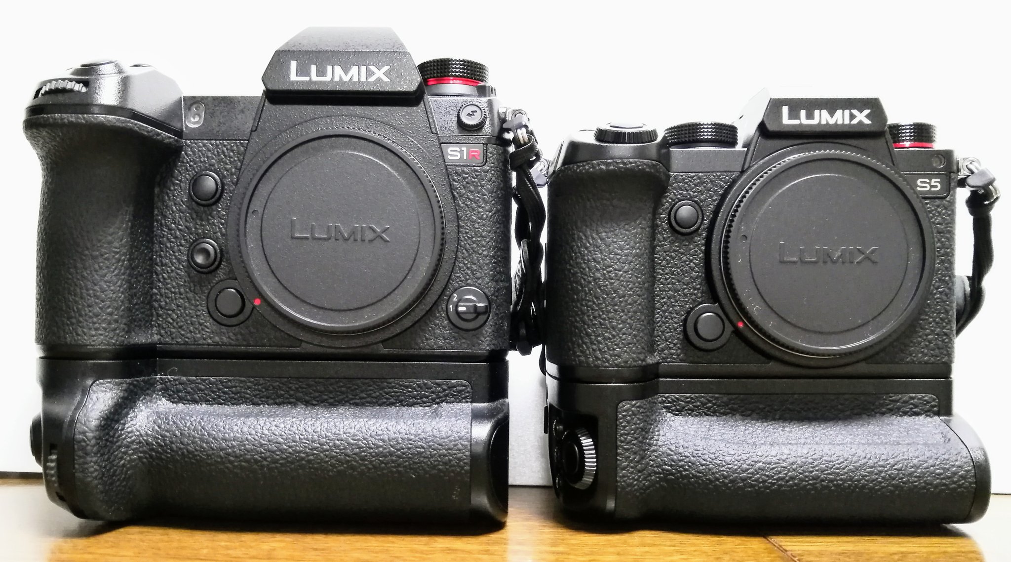【最終値下げ】LUMIX S5ii ミラーレスカメラ 本体+バッテリーグリップ 最終値下げ】LUMIX S5ii ミラーレスカメラ 本体+バッテリーグリップ