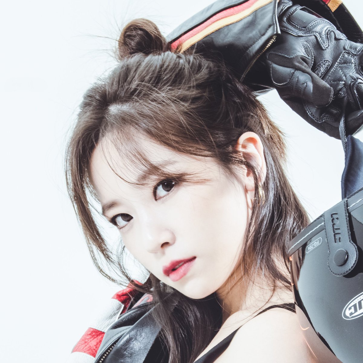 KimsoriOfficial's tweet photo. SoRi will perform her new song " Initial S" on 6th of October(Tuesday) at SBS "THE SHOW". Don't forget to vote her through the link below:

https://t.co/ssVtwkE3fk

#SBSTHESHOW #SoRi #Initial_S #starplay https://t.co/nlvkNfzufV