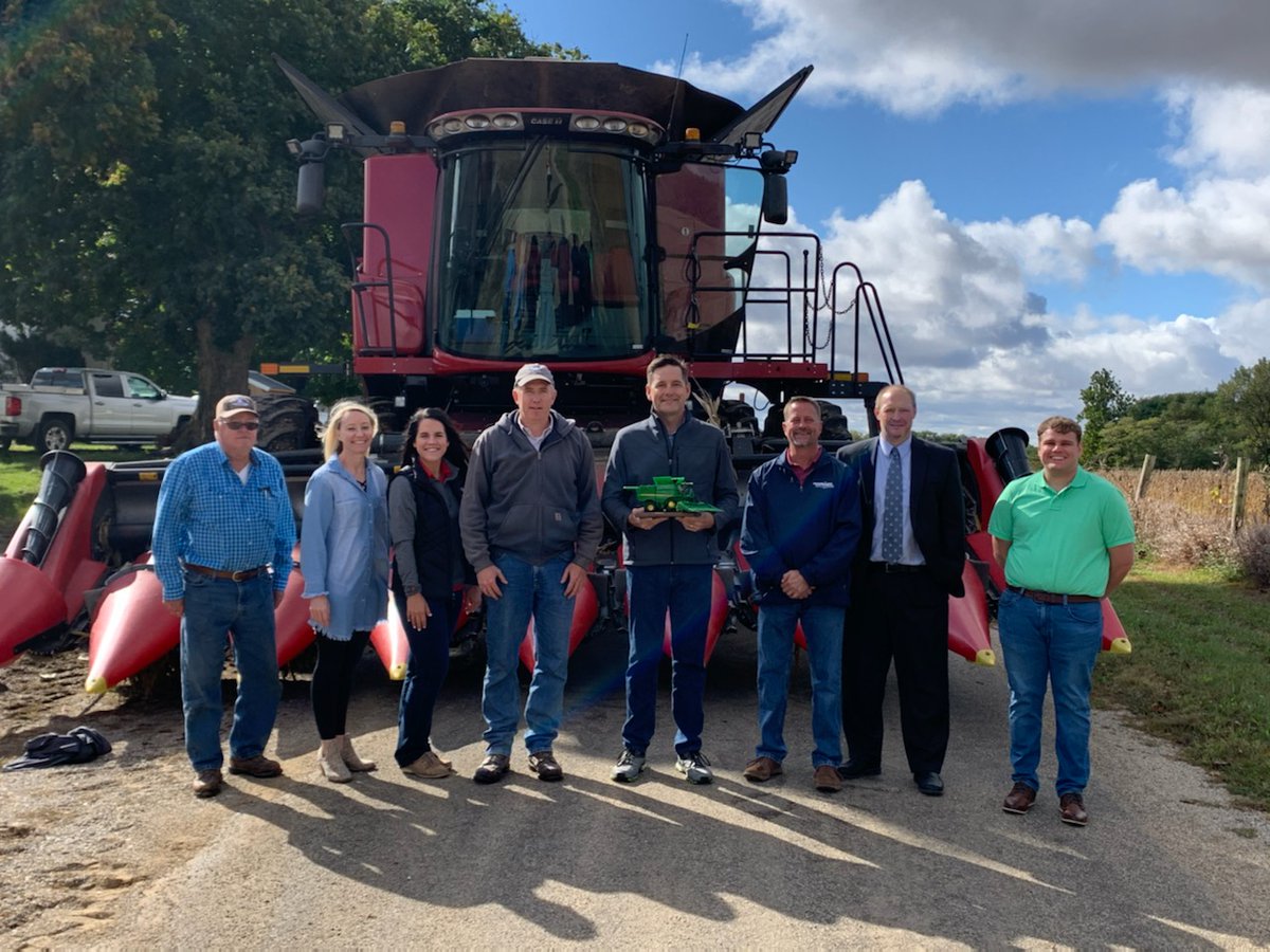 BMS0707's tweet photo. State Rep Tim Butler receiving Illinois Farm Bureau Friend of Agriculture. Thanks for all you are doing for agriculture in the 87th district in Illinois. @ILFarmBureau @deedeegellerman @MenCoFB1 @RepTimButler @ashleybeutke https://t.co/sHP2DKSSRr