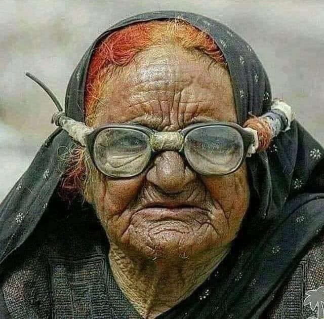 کُچھ نہیں کہنا مُجھے اس تصویر پر کیونکہ یہ تصویر خُود اپنا عنوان ہے، ایک کہانی ہے، پوری درد کتھا ہے۔ 😢

اِن آنکھوں، اِن ہونٹوں اور اِن جُھریوں میں اٹکے ہوئے سوالات پڑھئے اور اُن کے جوابات تلاش کرنے کی کوشش کیجئے۔