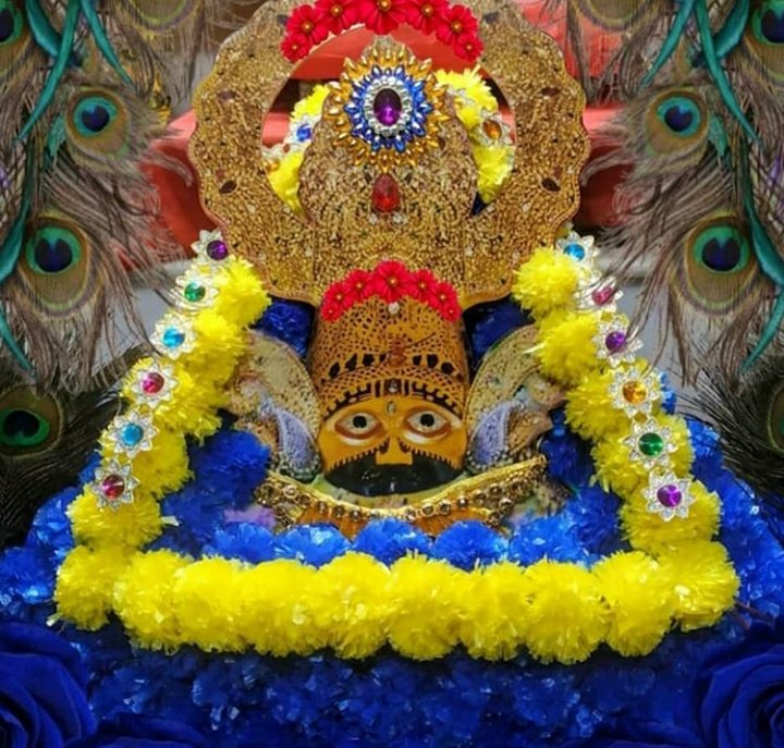 Suvarcha pleaded that he should be given the ability to complete all the task undertaken also his worship him in next birth.So this was the story of Barbarik& #39;s previous birth. But Barbarik& #39;s head was made immortal on the request of Devi Sidhambika.