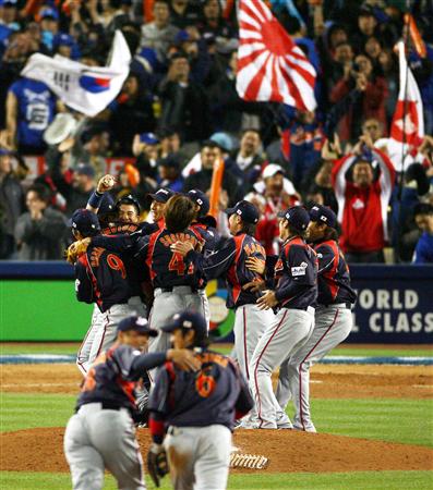 2009 WBC FinalKOR vs JPNThis baseball game was SO HUGE and yet Koreans said nothing about a Japanese spectator waving the Rising Sun Flag because it wasn't even an issue back then. Koreans made shit up to defame Japan and started spreading anti-Japanese propaganda in 2012.