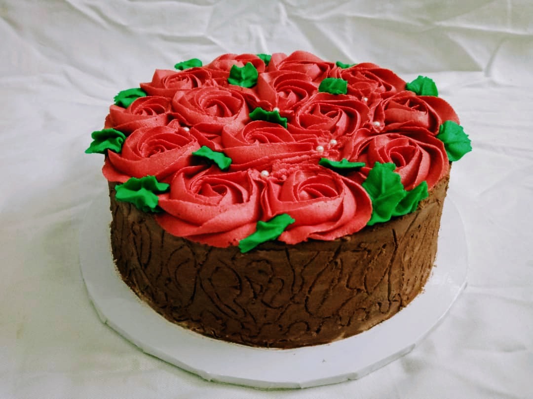 DelinaKitchen's tweet photo. Birthday cake😍
Marbled strawberry and vanilla cake, strawberry and chocolate buttercream icing🎂
Send a DM to order your cake,made to perfection and your specification 📩
#redroses #marbledcake
#vanillacake #strawberrycake #buttercreamicing #cake #birthdaycake
#delinaskitchen https://t.co/RxJ8aELFnc