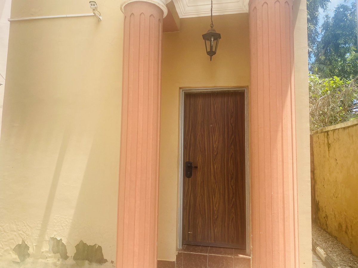 comfortzone23's tweet image. Nice 1 Bedroom flat for rent located at Utako 
Air conditioners 
Generator 
Pop finishing 
Rent:1.5m(service charge inclusive)
☎️:07069699542