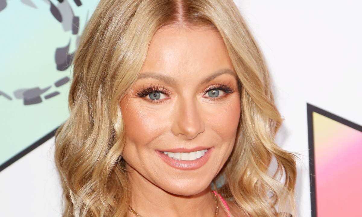 Happy 50th birthday to Kelly Ripa, who was born on October 2, 1970!  