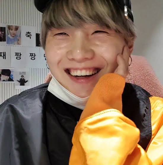 Don't you love it when yoongi's gummy smile shows up when he is smilling?