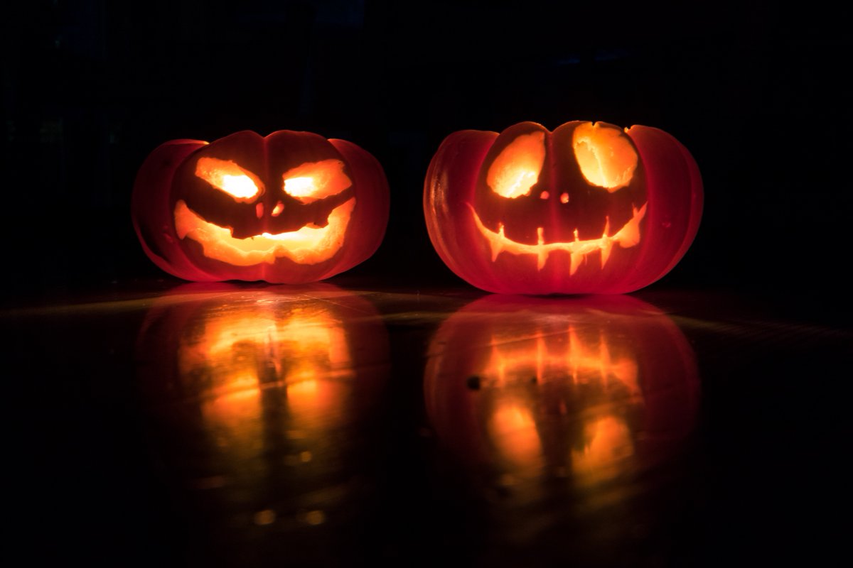 It's Friday in October and you know what that means ... Friday Night Frights are back! With our package deal, you save on your Friday night stay, enjoy spooky craft activities and Halloween movies, and score tickets to the waterpark: https://t.co/7ciU1CU7fL https://t.co/TnXob202dK