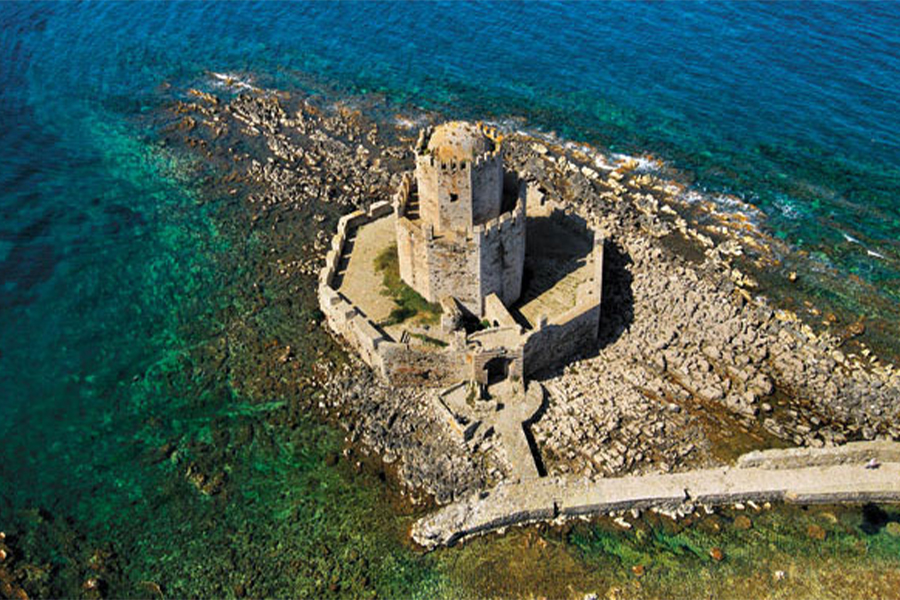 Sarah404BC's tweet photo. #Methoni / #Pedasus referred by #Homer in #Iliad as “vine-rich…near sandy Pylos” &amp;  offered by #Agamemnon to #Achilles to subdue his rage

#Pausaunus, the indefatigable C2nd AD traveler refers to it as #Mothoni, named for “mothona”, a mythical rock

https://t.co/RwpxoWVhbn https://t.co/Xv56AU1m0v