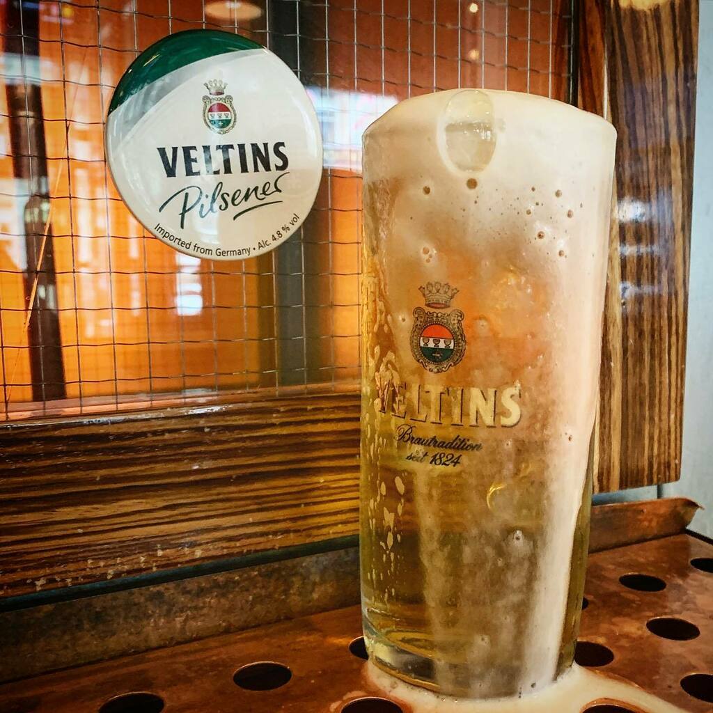 NewcastleTap's tweet image. Frothy Friday! Frosty @veltins from now until 10pm
.
.
.
#pilsner #lager #frothy #pint #beer #friday #friyay #craftbeer #taphouse #newcastle #ne1 instagr.am/p/CF1spX5gDgj/