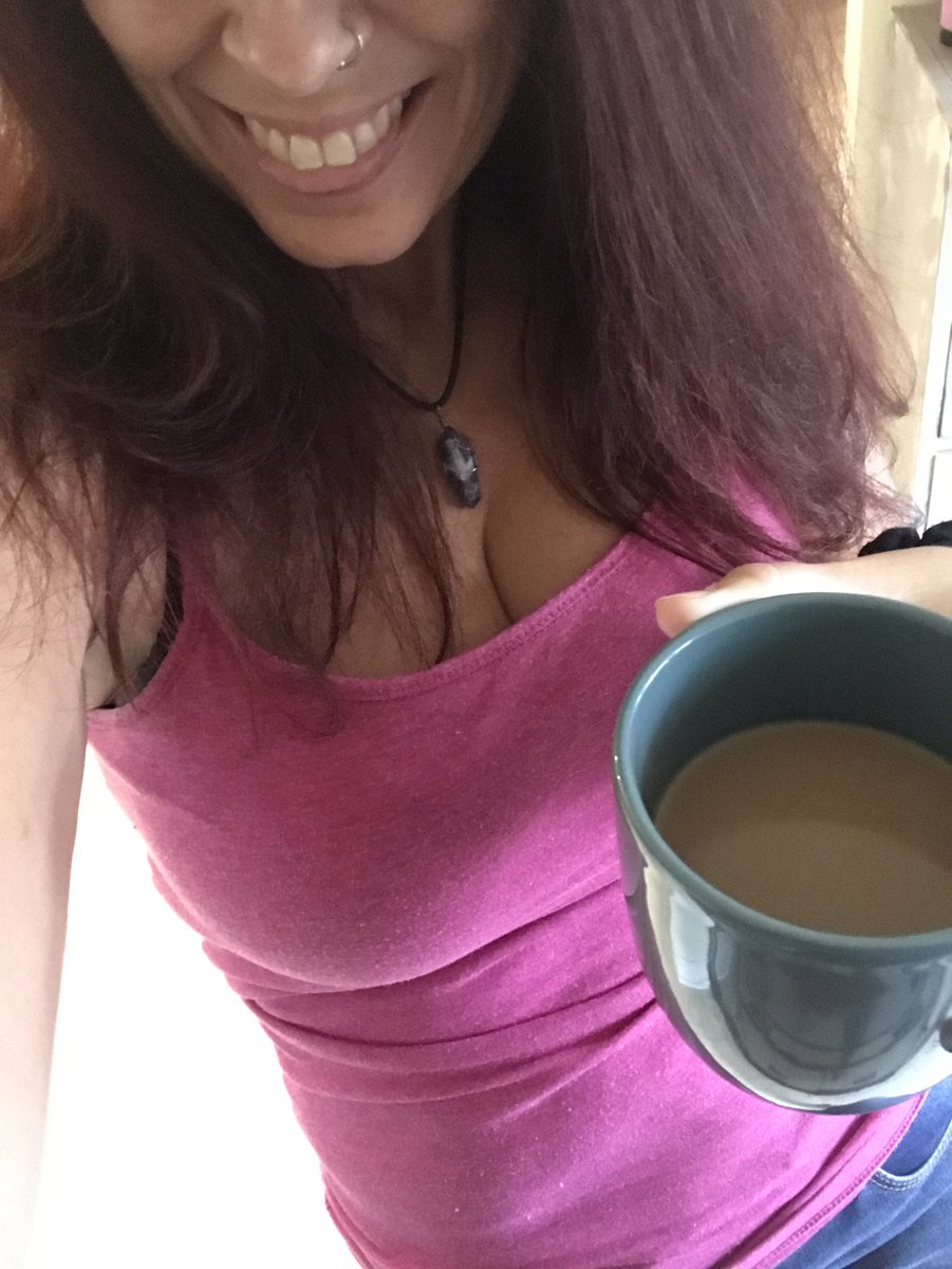 _FlirTatious1's tweet photo. Quick sparkle check on you kinky fiends. Today is straight loucks ๐ฎ, bows on gstrings, morning coffee, giddy smiles & pink. #alwayspink ๐โจ
Good morning โ๏ธ https://t.co/KI1jSHHScw