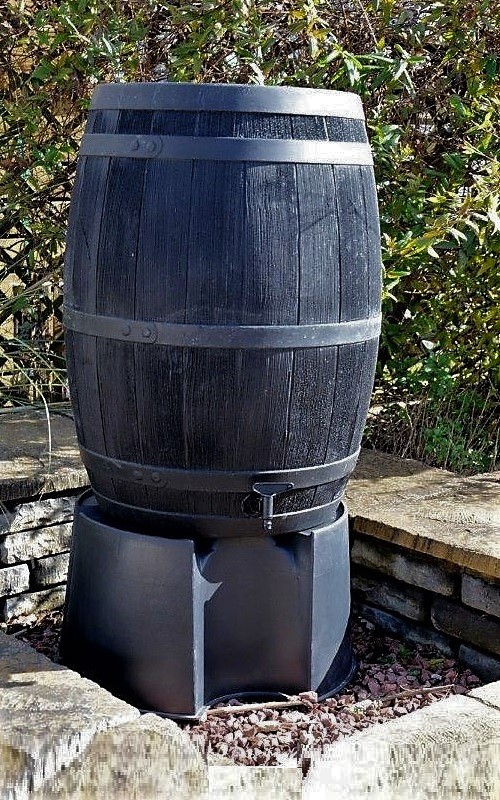 Terug van weggeweest: Hout effect regenton 235L🌧🌧🌧.
Tijdelijke aanbieding t/m 18 oktober: 
30,- korting op de setprijs (Gebruik actiecode: OAK235VDS )
thuistuinieren.nl/regenton-oak-l…...

#regenton #regenwater #hemelwater #gratis #wateropvangen